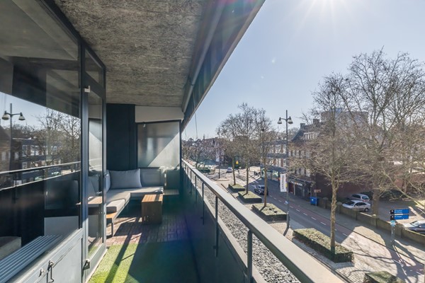 Foto - Te koop: Dit instapklare gerenoveerde 2 slaapkamer appartement uit 2017 met energielabel A in centrum Heerlen.